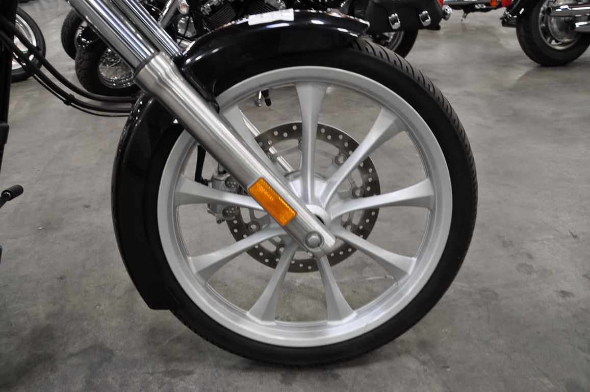Купить мотоцикл Honda VT1300CXA Fury 2010 фото 15